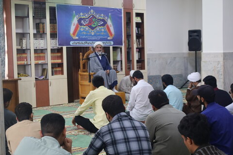 تصاویر/ برگزاری مراسم گرامیداشت هفته دفاع مقدس در مدرسه علمیه (ص)  بندرعباس