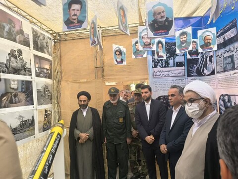 تصاویر/ افتتاح نمایشگاه دستاوردهای دفاع مقدس در کنگان