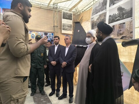 تصاویر/ افتتاح نمایشگاه دستاوردهای دفاع مقدس در کنگان