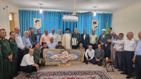 تصاویر/ دیدار جمعی از  بسیجیان، رزمندگان و پیشکسوتان جهاد و شهادت گناوه با امام جمعه