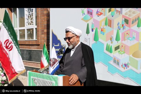 تصاویر/ مراسم آغاز سال جدید تحصیلی 1404_1405 و‌ نواختن زنگ مهر و مقاومت در خوی