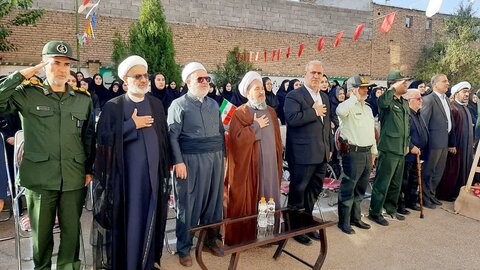 تصاویر/ زنگ آغاز سال تحصیلی جدید و گرامیداشت هفته دفاع مقدس در مدارس شاهین دژ