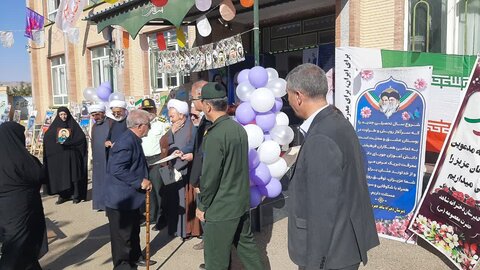 تصاویر/ زنگ آغاز سال تحصیلی جدید و گرامیداشت هفته دفاع مقدس در مدارس شاهین دژ