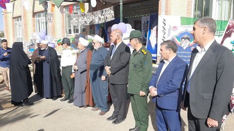 تصاویر/ زنگ آغاز سال تحصیلی جدید و گرامیداشت هفته دفاع مقدس در مدارس شاهین دژ