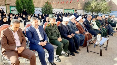 تصاویر/ زنگ آغاز سال تحصیلی جدید و گرامیداشت هفته دفاع مقدس در مدارس شاهین دژ