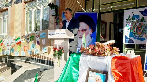 تصاویر/ زنگ آغاز سال تحصیلی جدید و گرامیداشت هفته دفاع مقدس در مدارس شاهین دژ