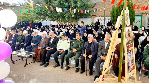 تصاویر/ زنگ آغاز سال تحصیلی جدید و گرامیداشت هفته دفاع مقدس در مدارس شاهین دژ