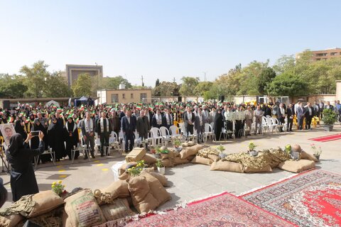 تصاویر / زنگ مهر و مقاومت در مدارس استان قزوین نواخته شد