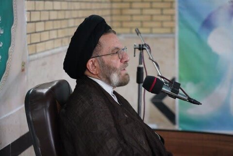 تصاویر نواختن زنگ نماز در دبیرستان دخترانه معارف اسلامی شهید مطهری خرم آباد