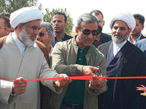 آیین بهره برداری نیروگاه خورشیدی موقوفه مدرسه علمیه عباسقلی خان