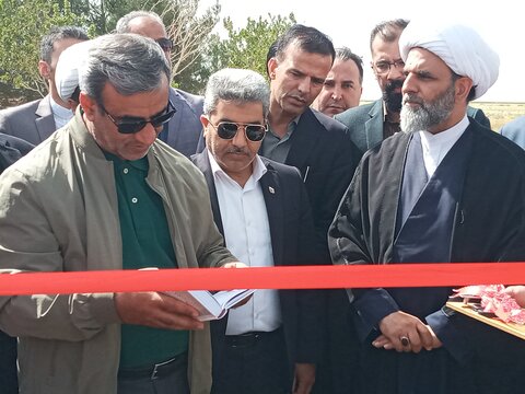 آیین بهره برداری نیروگاه خورشیدی موقوفه مدرسه علمیه عباسقلی خان