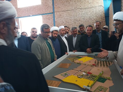 آیین بهره برداری نیروگاه خورشیدی موقوفه مدرسه علمیه عباسقلی خان