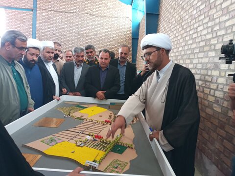 آیین بهره برداری نیروگاه خورشیدی موقوفه مدرسه علمیه عباسقلی خان