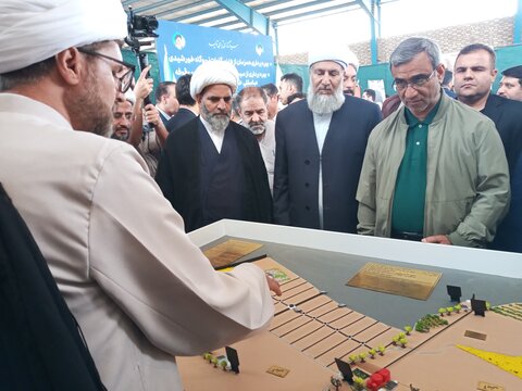 آیین بهره برداری نیروگاه خورشیدی موقوفه مدرسه علمیه عباسقلی خان