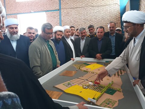 آیین بهره برداری نیروگاه خورشیدی موقوفه مدرسه علمیه عباسقلی خان