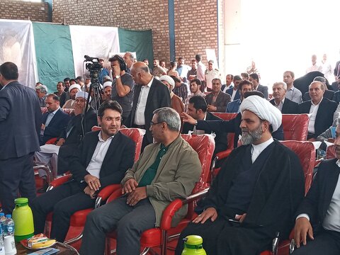 آیین بهره برداری نیروگاه خورشیدی موقوفه مدرسه علمیه عباسقلی خان