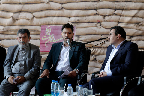 تصاویر/ دیدار جمعی از شعرا و نویسندگان دفاع مقدس با تولیت آستان قدس رضوی