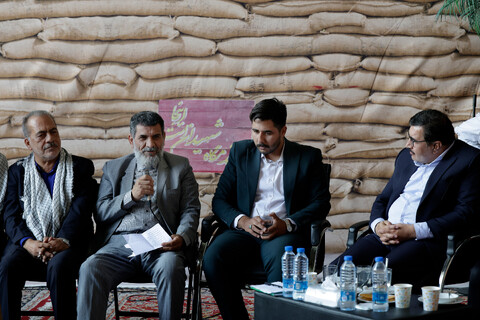 تصاویر/ دیدار جمعی از شعرا و نویسندگان دفاع مقدس با تولیت آستان قدس رضوی