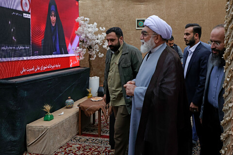 تصاویر/ دیدار جمعی از شعرا و نویسندگان دفاع مقدس با تولیت آستان قدس رضوی