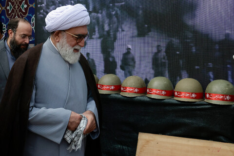 تصاویر/ دیدار جمعی از شعرا و نویسندگان دفاع مقدس با تولیت آستان قدس رضوی