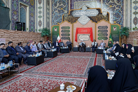 تصاویر/ دیدار جمعی از شعرا و نویسندگان دفاع مقدس با تولیت آستان قدس رضوی