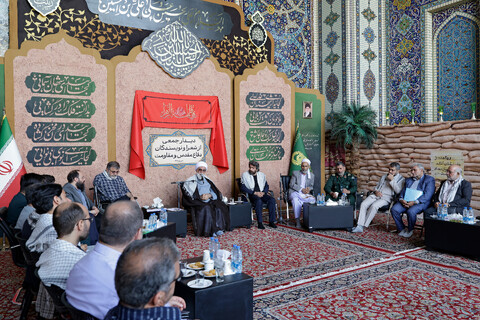 تصاویر/ دیدار جمعی از شعرا و نویسندگان دفاع مقدس با تولیت آستان قدس رضوی