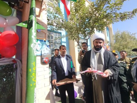 نواختن زنگ مهر ایثار و مقاومت در دبستان شاهد دلفان