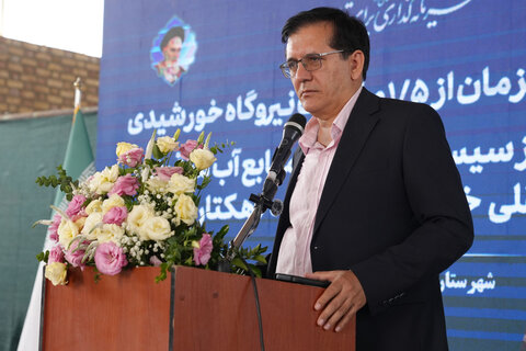 آیین بهره برداری نیروگاه خورشیدی موقوفه مدرسه علمیه عباسقلی خان