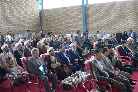 آیین بهره برداری نیروگاه خورشیدی موقوفه مدرسه علمیه عباسقلی خان