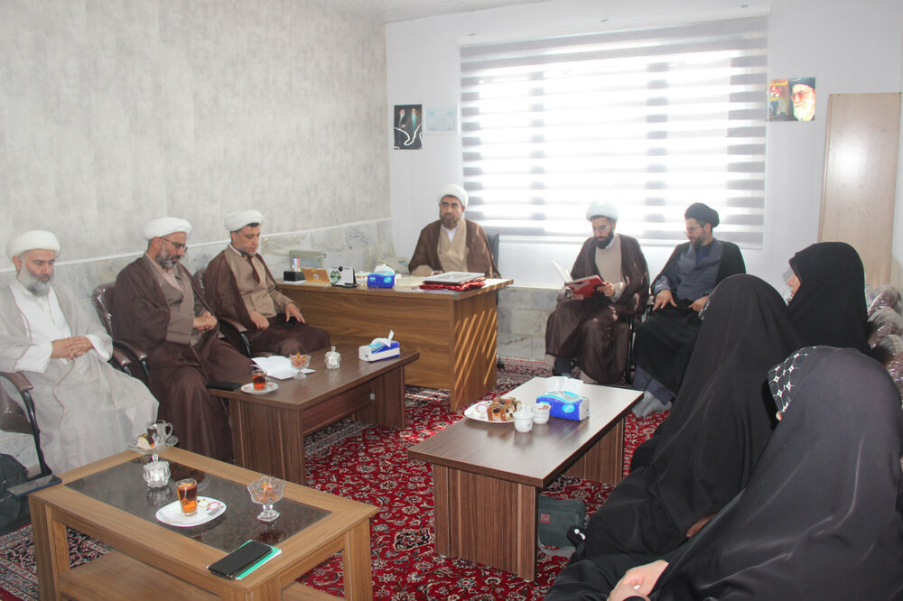 مشاوران جامعه روز به روز به دانش خود بیفزایند