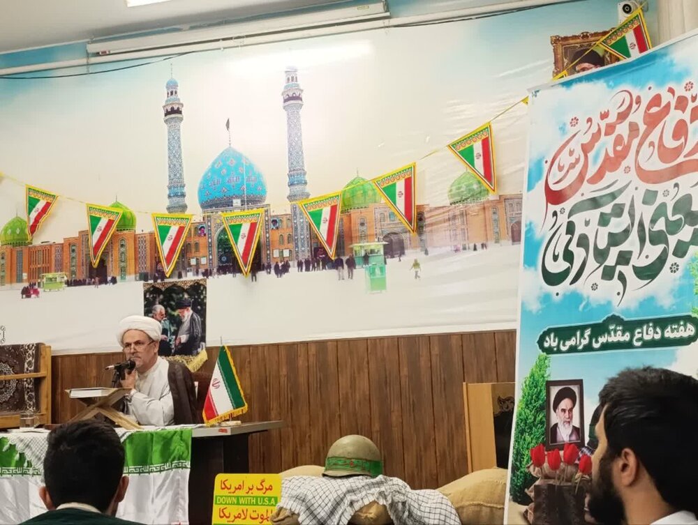 روحانیت در جبهه‌ها و مناطق عملیاتی نقش محوری داشتند