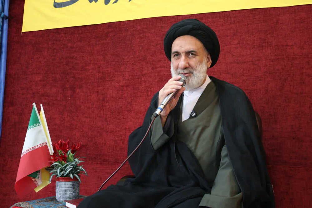 علم و ادب، ارزش وجود انسان را رقم می‌زند