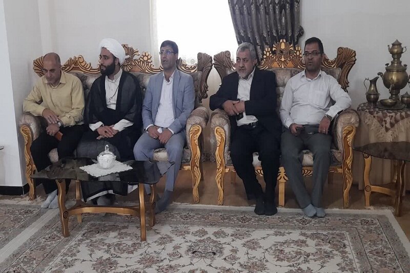 تجلیل از ایثارگران و دیدار با خانوادههای شهدای اقتدار در هرسین+تصاویر