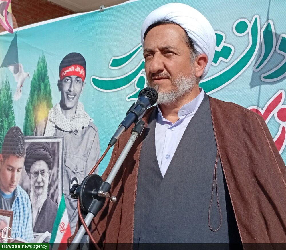 ولایت، وطن‌دوستی و دشمن‌شناسی باید مورد توجه همیشگی هر ایرانی باغیرت باشد