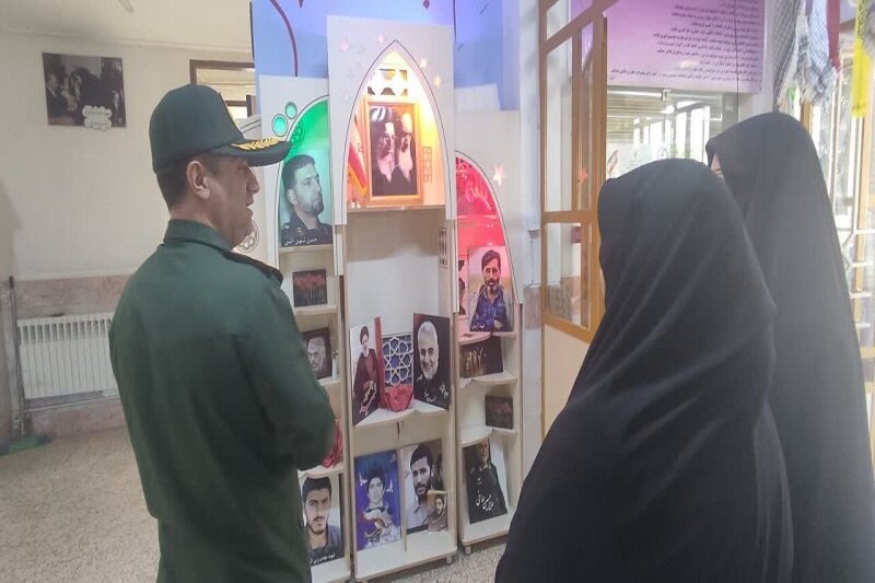 نواختن زنگ «مهر، مقاومت و ایثار» در دبیرستان شاهد بارانیان کرمانشاه+تصاویر