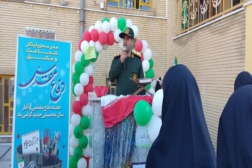 نواختن زنگ «مهر، مقاومت و ایثار» در دبیرستان شاهد بارانیان کرمانشاه+تصاویر