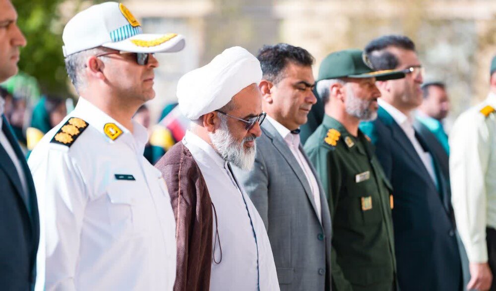 تصاویر نواخته شدن زنگ مهر در سیرجان