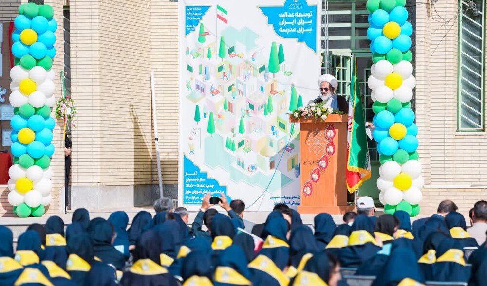 نواخته شدن زنگ مهر در سیرجان+ عکس