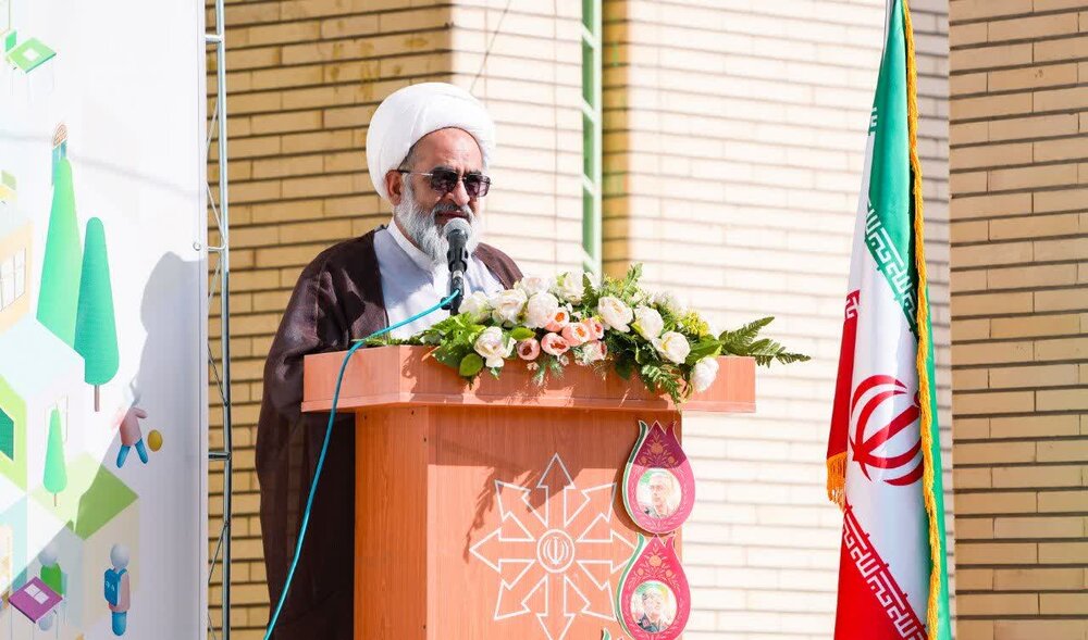 تصاویر نواخته شدن زنگ مهر در سیرجان