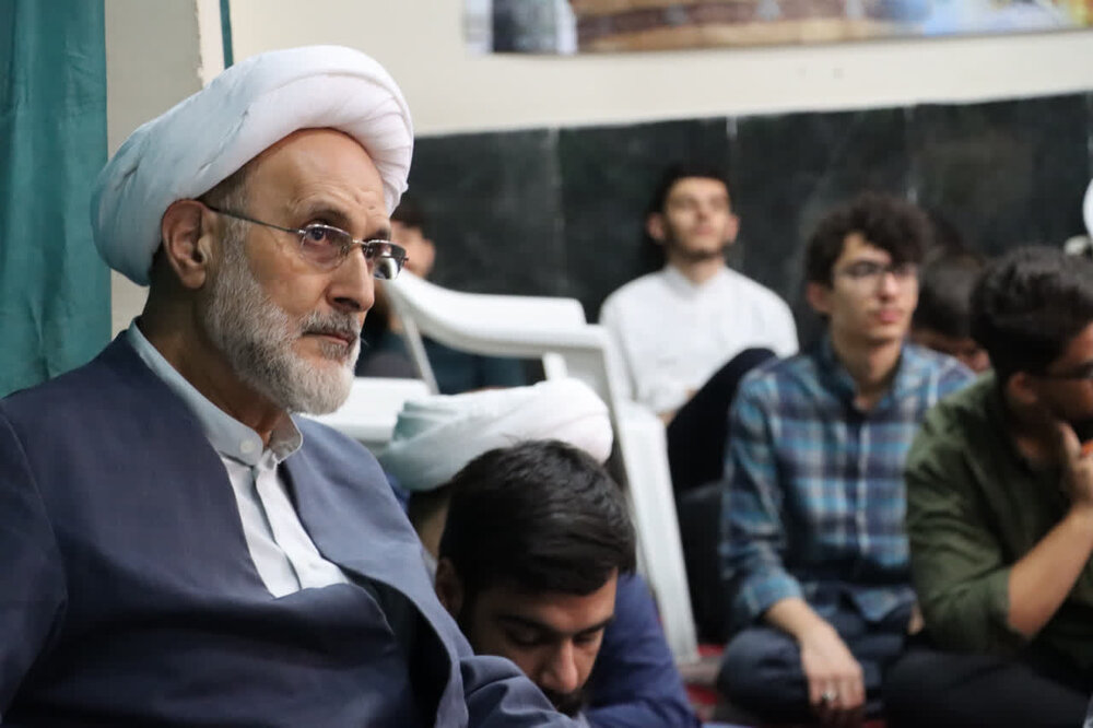 عرفان ناب در پیوند با قرآن و شریعت معنا مییابد