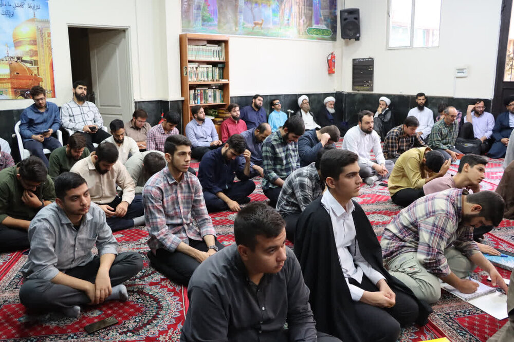 عرفان ناب در پیوند با قرآن و شریعت معنا مییابد