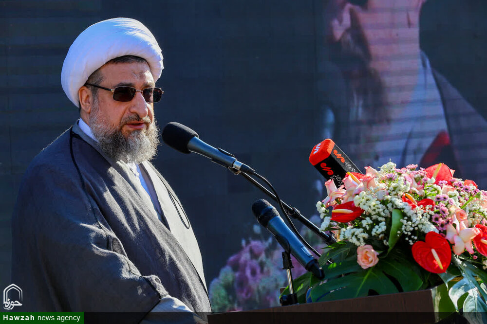 دشمن از پیشرفت و علم در جامعه می‌ترسد