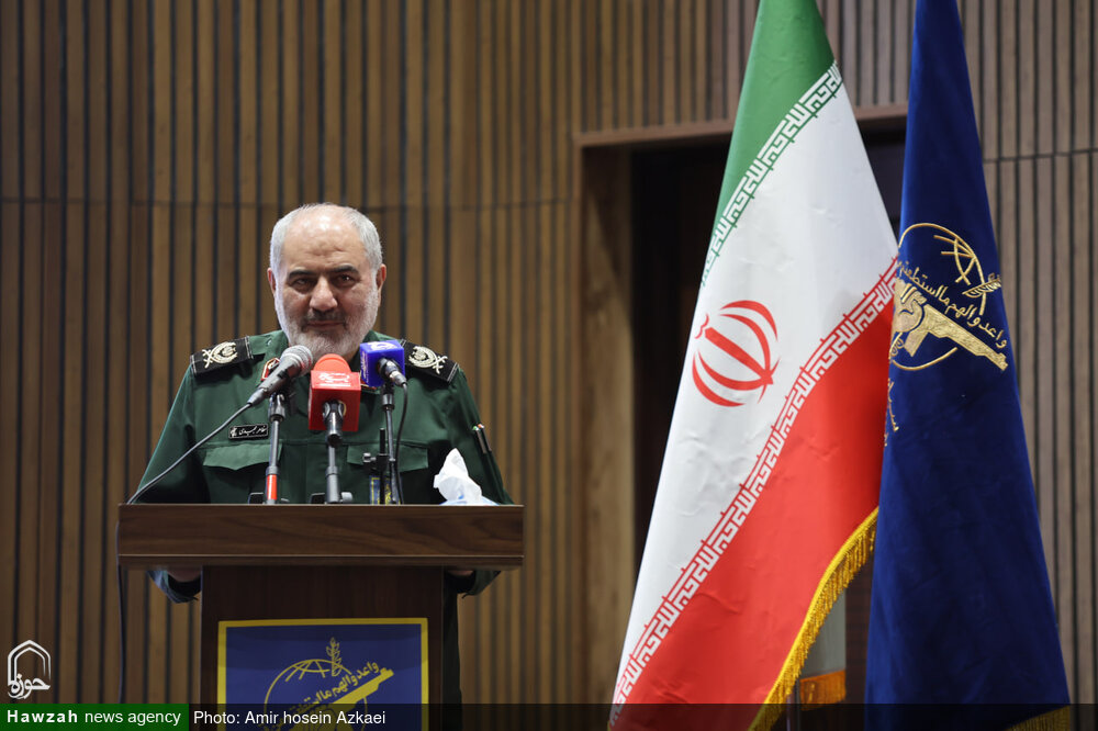 خون شهدا در گره‌گشایی از کارها راهگشا خواهد بود