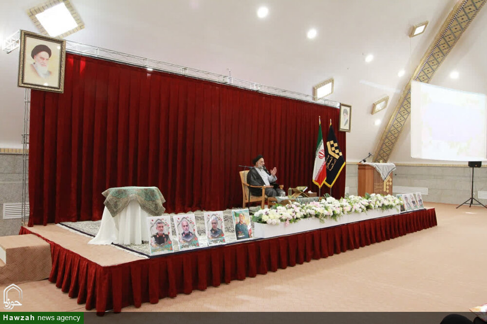 آغاز سال جدید تحصیلی مجتمع عالی بنت‌الهدی / تقدیر از ممتازان