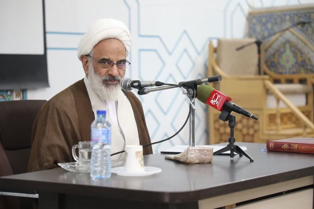 فرهنگ عاشورا و دفاع مقدس، رمز بقای انقلاب اسلامی است