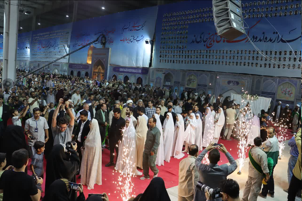 جشن ازدواج ۱۱۰ زوج جوان در دومین کنگره ملی سه هزار شهید استان سمنان + عکس