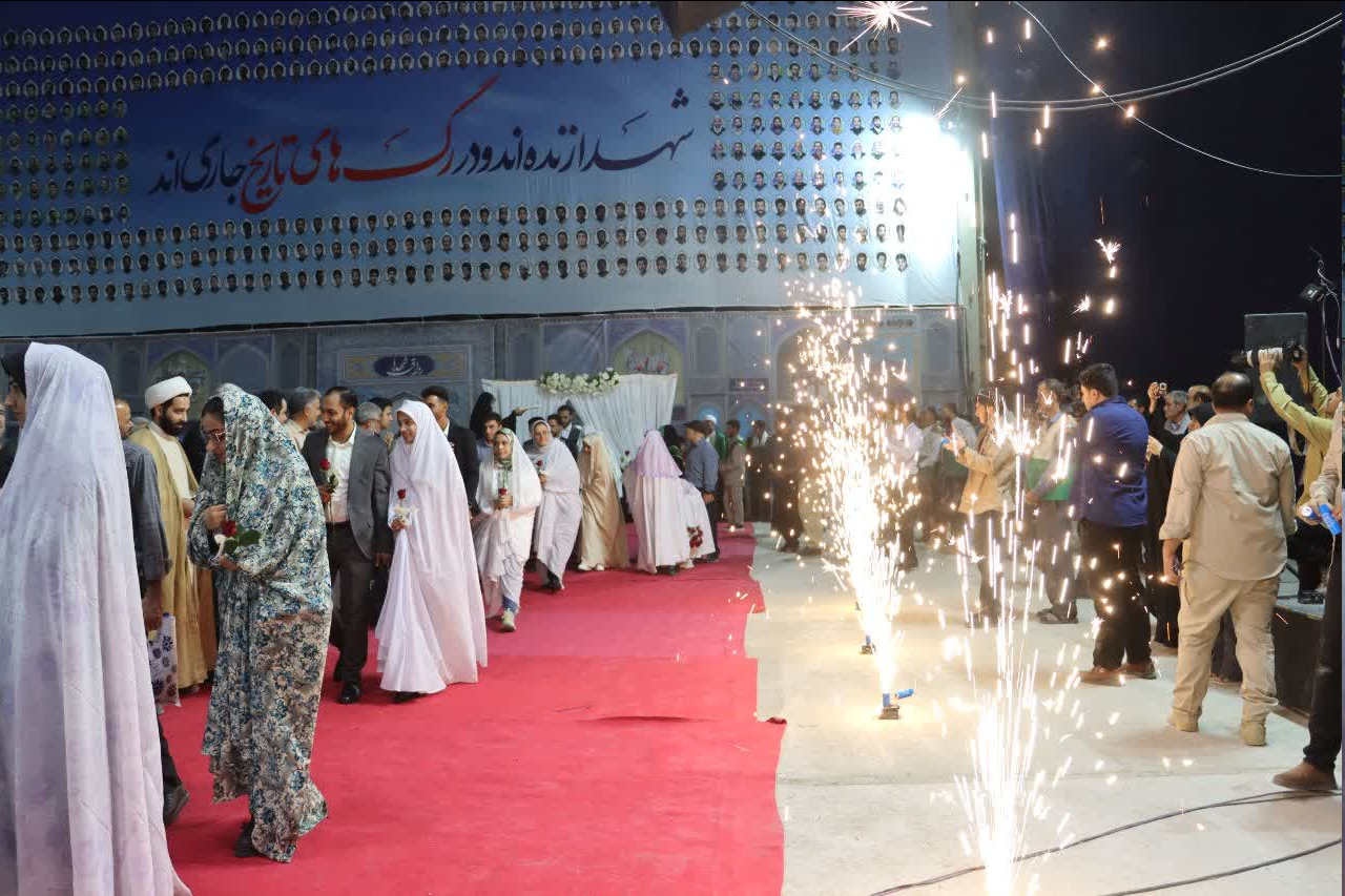 جشن ازدواج ۱۱۰ زوج جوان در دومین کنگره ملی سه هزار شهید استان سمنان + عکس