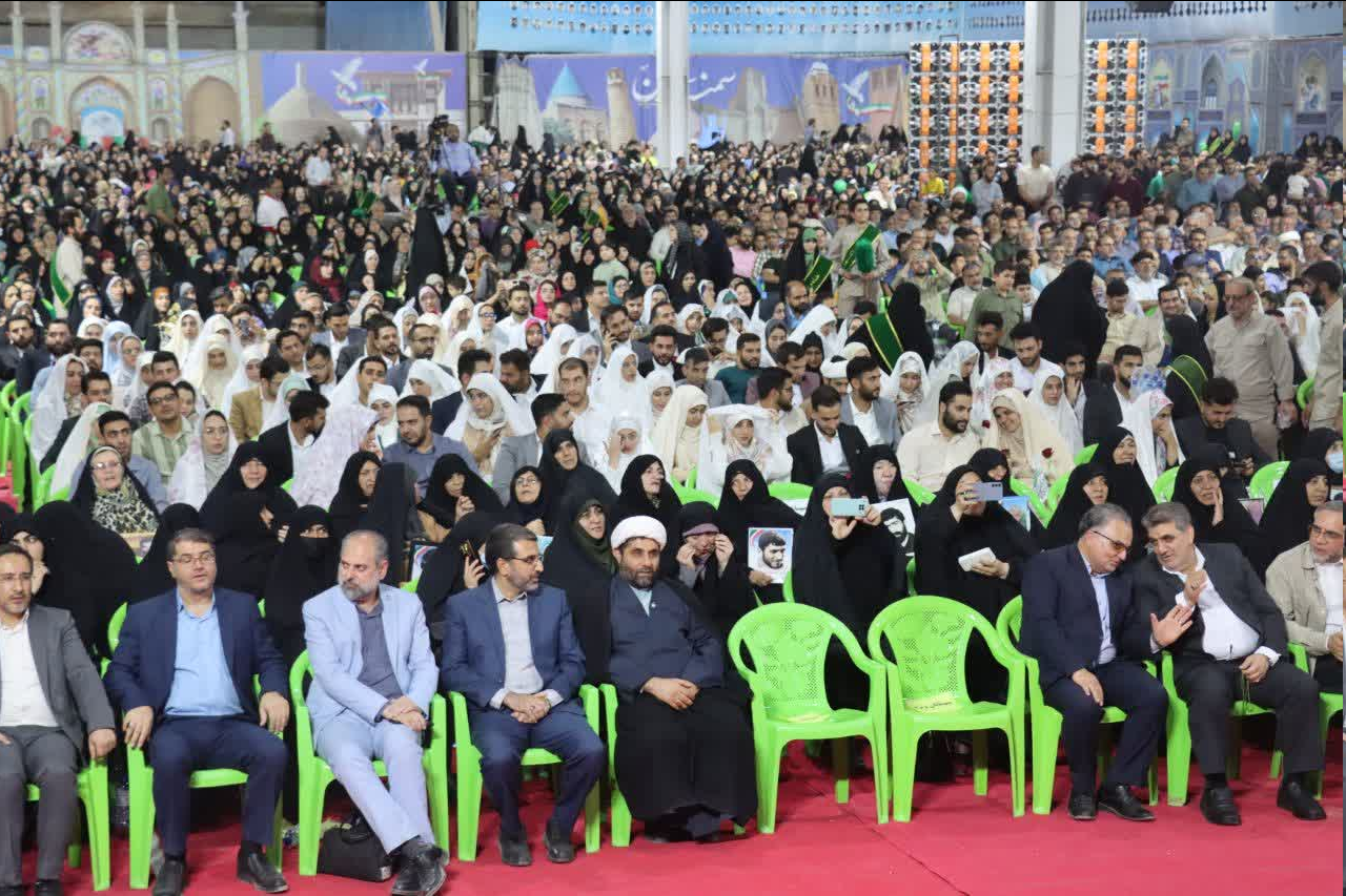 جشن ازدواج ۱۱۰ زوج جوان در دومین کنگره ملی سه هزار شهید استان سمنان + عکس
