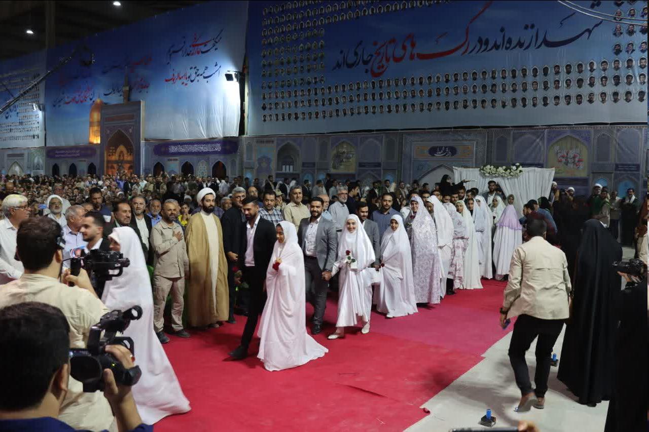 جشن ازدواج ۱۱۰ زوج جوان در دومین کنگره ملی سه هزار شهید استان سمنان + عکس