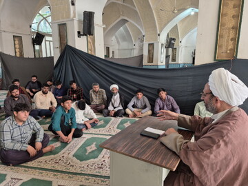 تصاویر/  درس اخلاق مدرسه آیت‌الله مدنی کاشانی(ره)